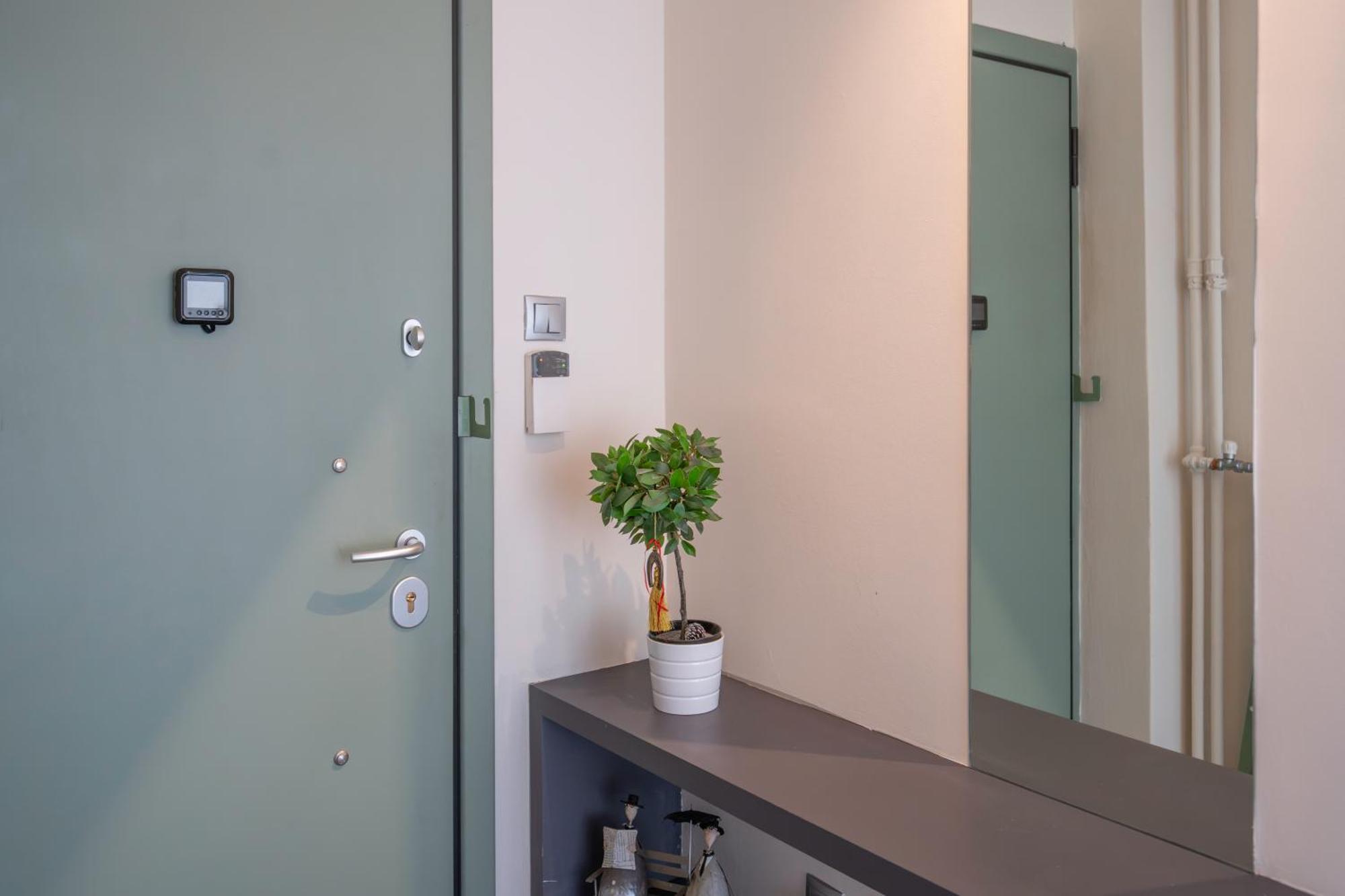 Oasis: Newly Renovated 2br In Center *
