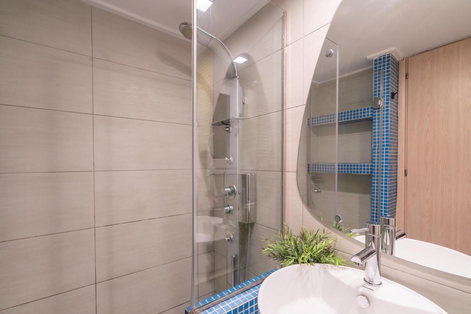 Oasis: Newly Renovated 2br In Center Athens