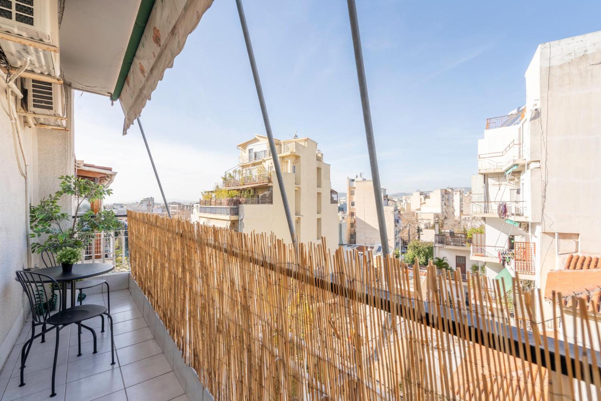 Oasis: Newly Renovated 2br In Center Athens
