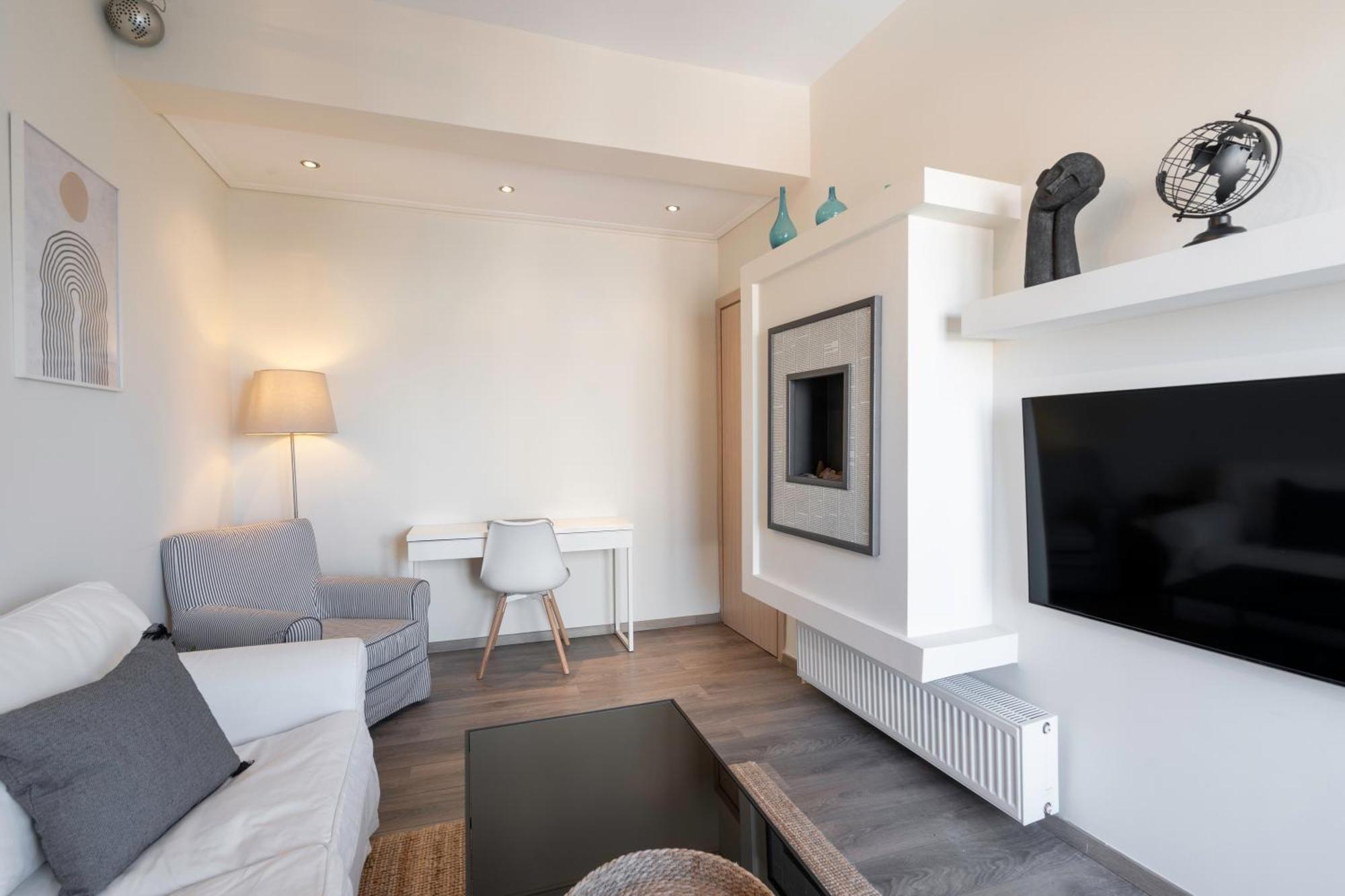 Oasis: Newly Renovated 2br In Center Apartment