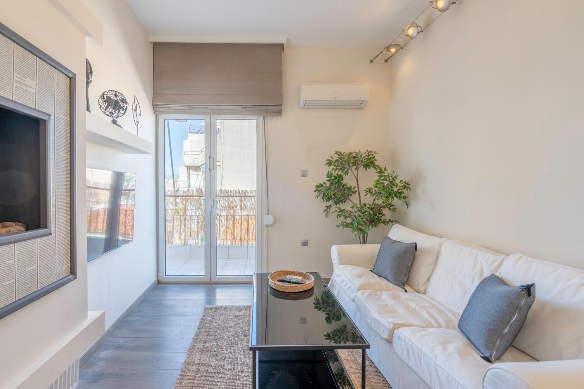 Apartment Oasis: Newly Renovated 2br In Center Athens