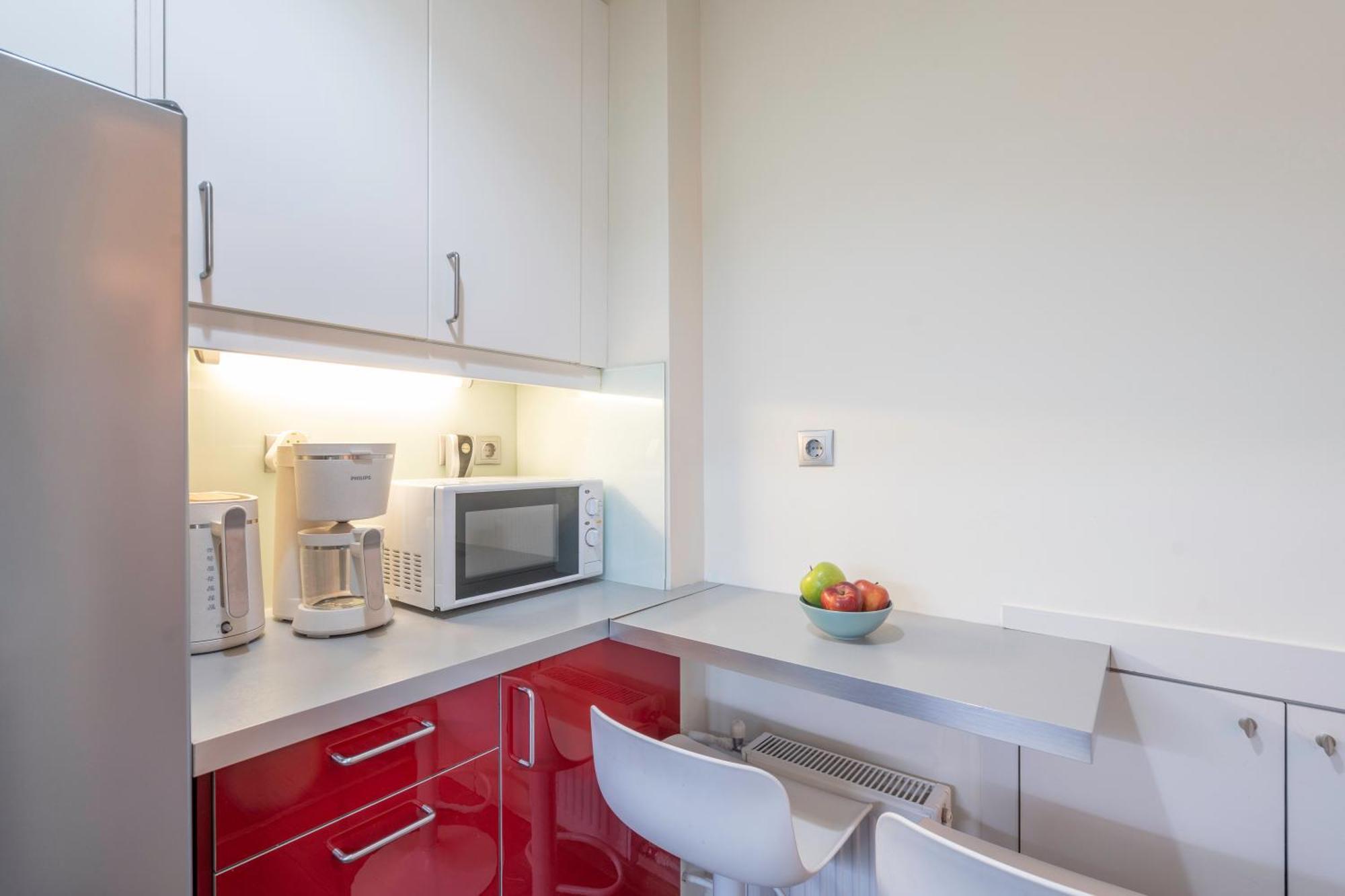 Oasis: Newly Renovated 2br In Center Apartment