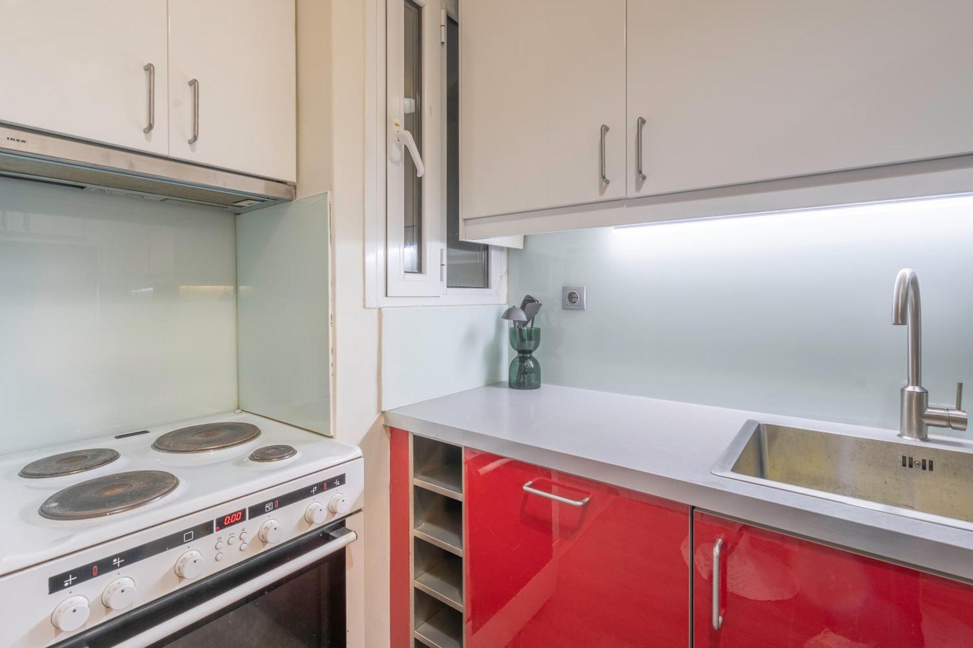 Oasis: Newly Renovated 2br In Center Apartment Athens