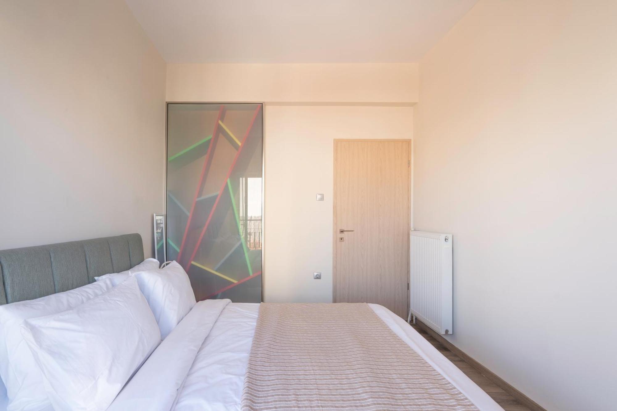 Oasis: Newly Renovated 2br In Center *